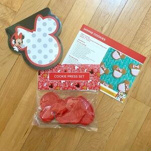 NWT Disney Minnie Mouse Notepad Mickey Minnie Heart Cookie Cutters